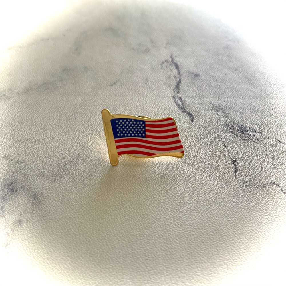 Golden Metal USA 🇺🇸 Flag pin